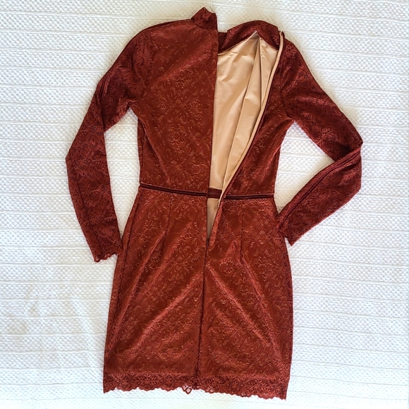 Wilfed Janvry Dress in Maroon - Picture 9 of 14